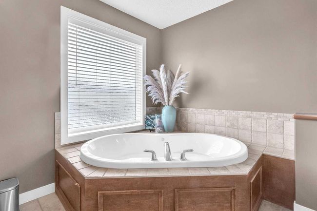 6 Drake Landing Road, House other with 5 bedrooms, 4 bathrooms and 4 parking in Okotoks AB | Image 22