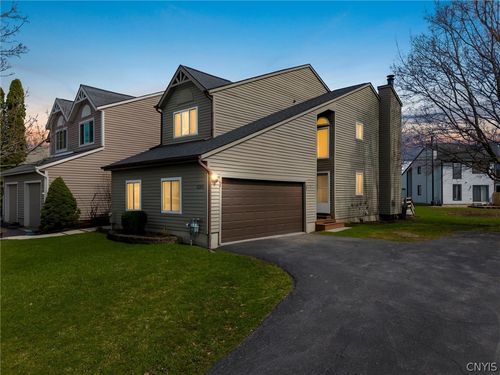 8243 Honeysuckle Dr, Liverpool, NY, 13090-6840 | Card Image