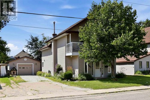 261 Spruce St, Sault Ste. Marie, ON, P6B2H2 | Card Image