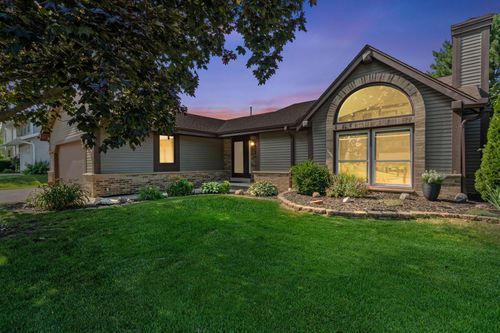 880 E Elm Rd, Oak Creek, WI, 53154-6471 | Card Image