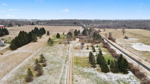 4616 84th St Se, Caledonia, MI, 49316-9714 | Card Image