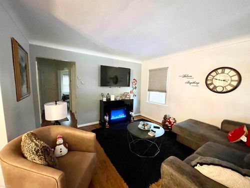 20899 Sunnydale St, Saint Clair Shores, MI, 48081-1817 | Card Image