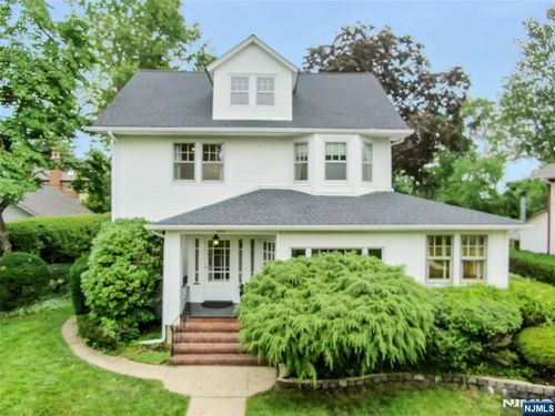 694 Lotus Avenue, Oradell, NJ, 07649 | Card Image