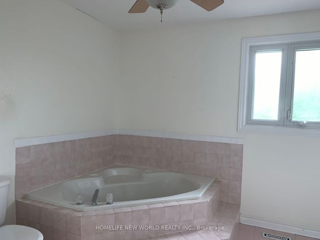 33 Ashfield Dr, House other with 4 bedrooms, 3 bathrooms and 2 parking in Richmond Hill ON | Image 11