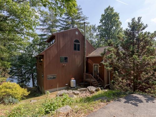 11 White Ave, Concord, MA, 01742-5735 | Card Image