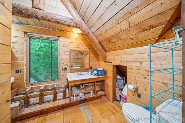 Upstairs bathroom | Image 24