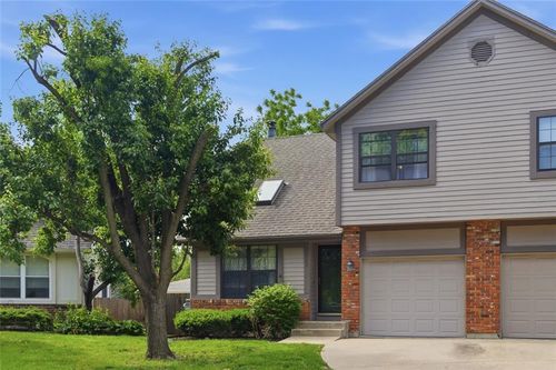 10023 86th Ter, Overland Park, KS, 66212-4658 | Card Image