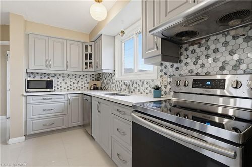 55 Yarmouth Crt, Hamilton, ON, L8S3E2 | Card Image