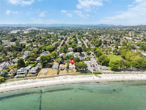 2168 Esplanade, Victoria, BC, V8R2W1 | Card Image