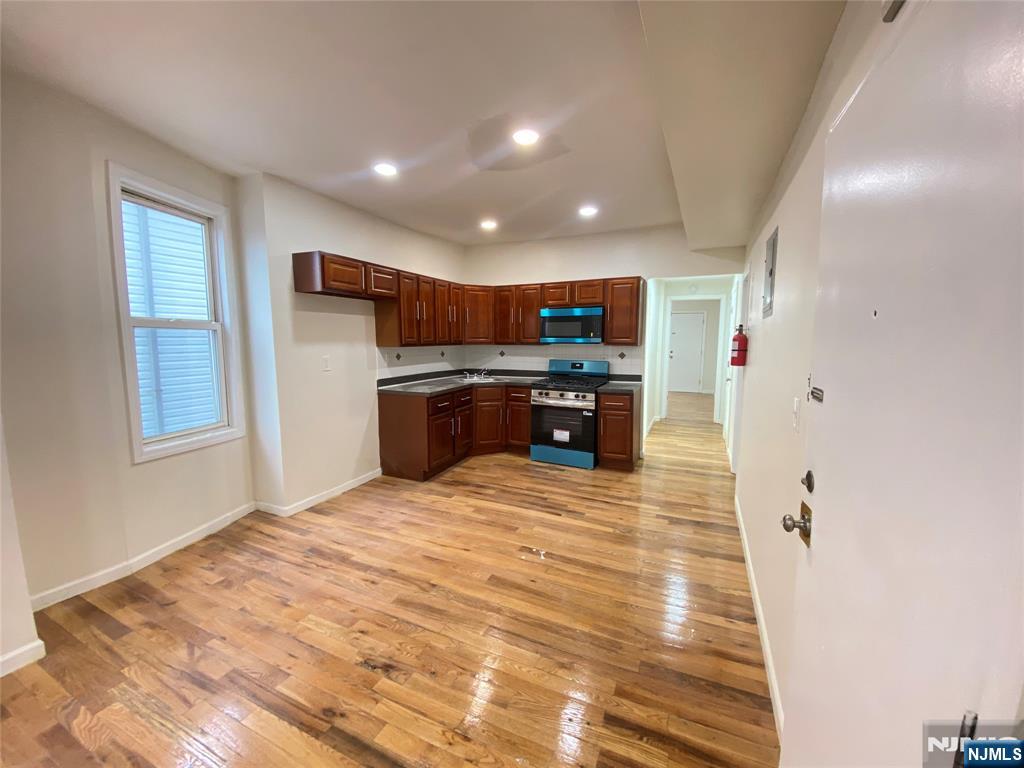 Residential Lease in Newark 4