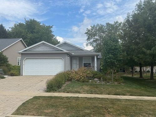 2404 Treeline Dr, Bloomington, IL, 61704-7201 | Card Image