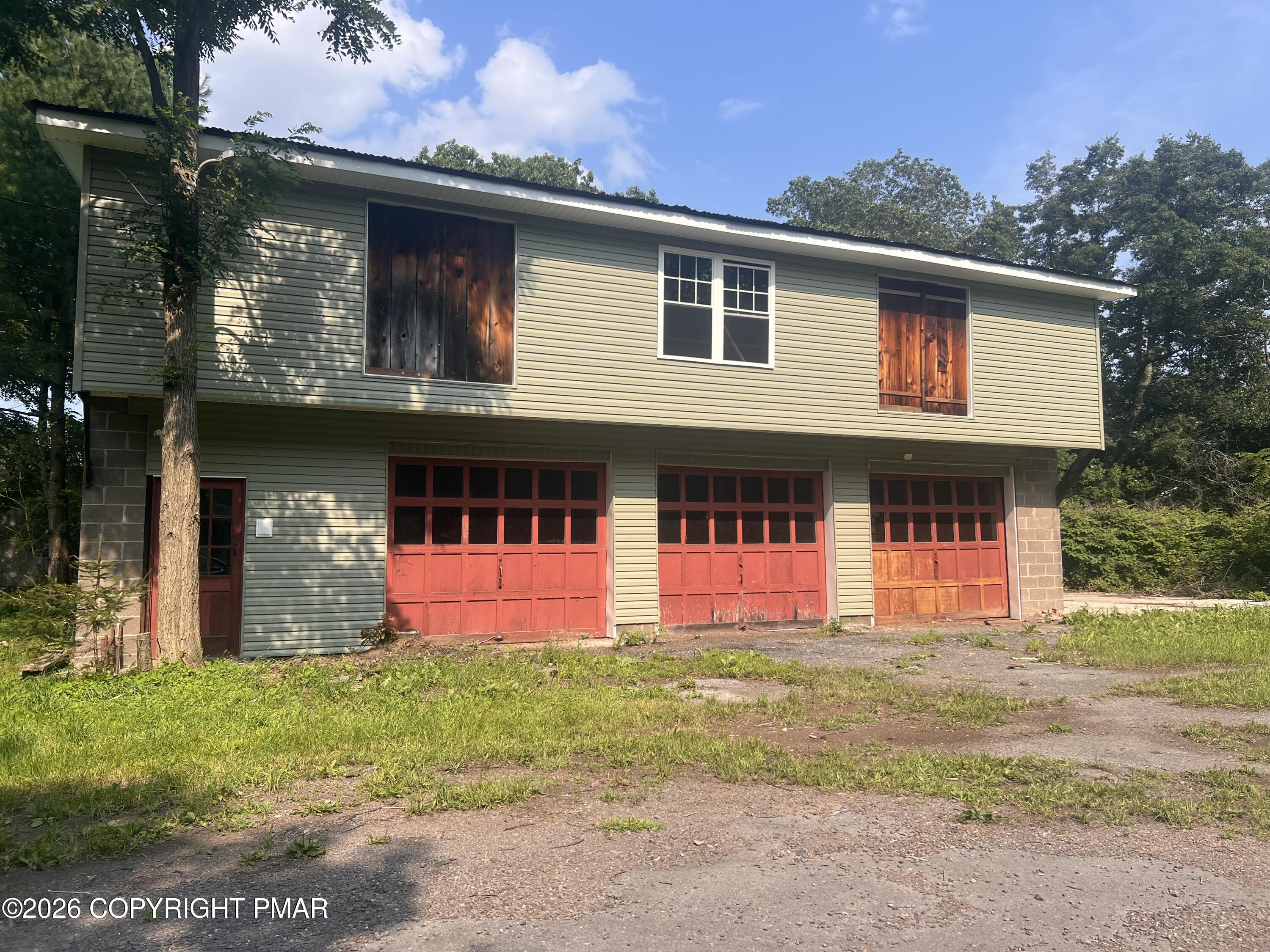 209 Summit Ave, Pocono Summit, PA 18346