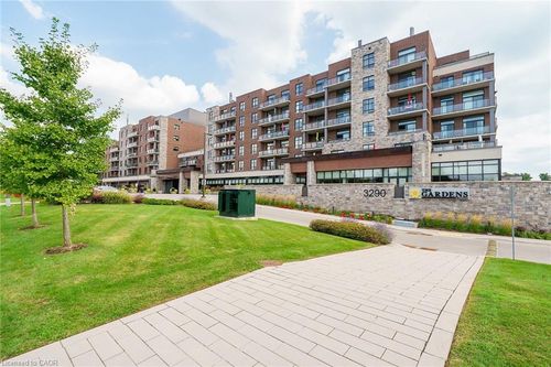 206-3290 New St, Burlington, ON, L7N1M8 | Card Image