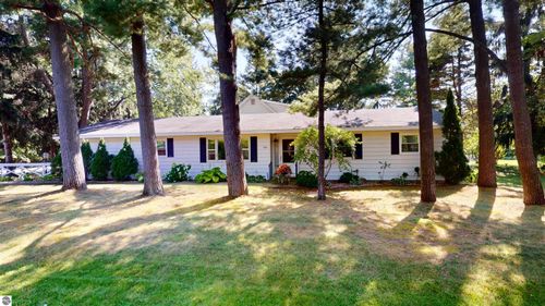 503 W Second Street, Elk Rapids, MI, 49629 | Card Image