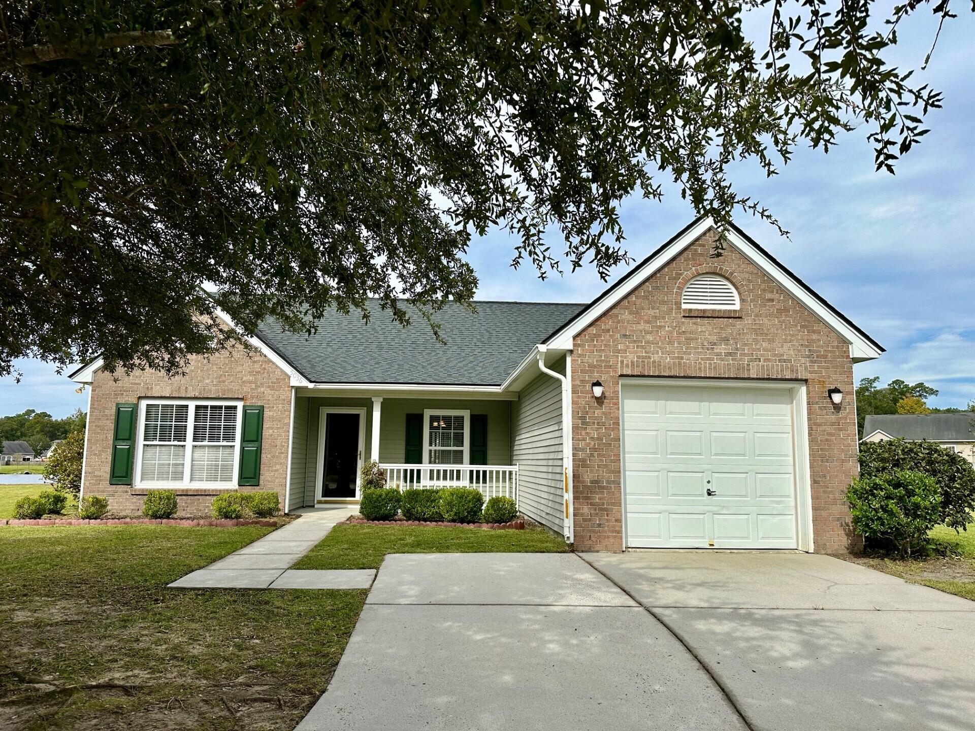 Holdsworth Dr, Summerville, SC 29485