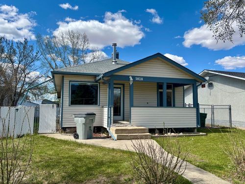 {{alt}} | Card Image