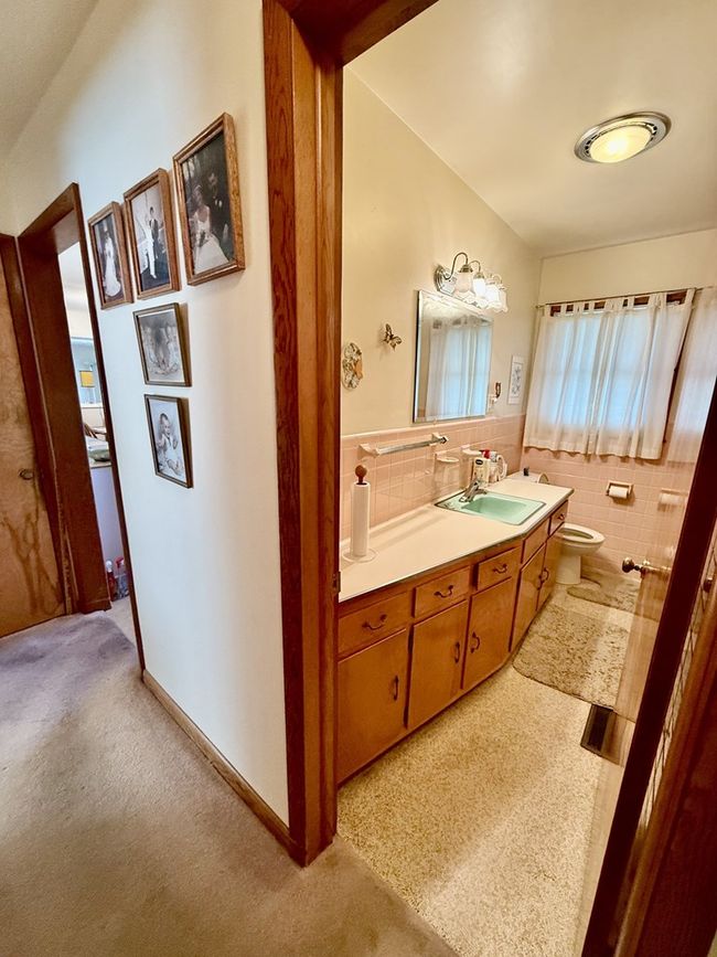 186 Summit Dr, Home with 3 bedrooms, 2 bathrooms and null parking in Peterstown WV | Image 42
