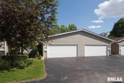 3105 Parkwild Dr, Bettendorf, IA, 52722-2246 | Card Image