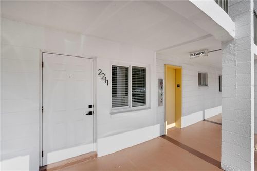 e3-2211 Sunset Dr, BRADENTON, FL, 34207-4569 | Card Image