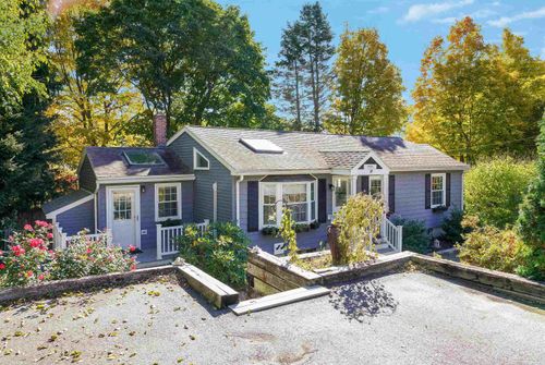 27 Railroad Avenue, Newfields, NH, 03856 | Card Image