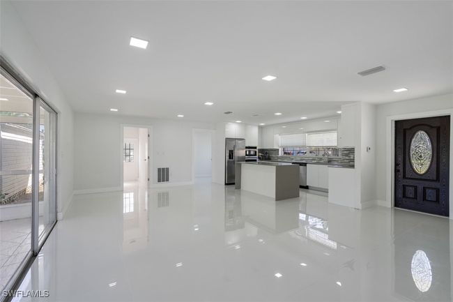 13880 Lazy Ln, House other with 3 bedrooms, 2 bathrooms and null parking in FORT MYERS FL | Image 4