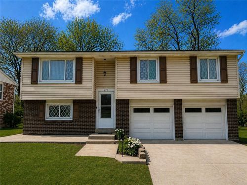 675 Regency Dr, Pittsburgh, PA, 15239-1331 | Card Image