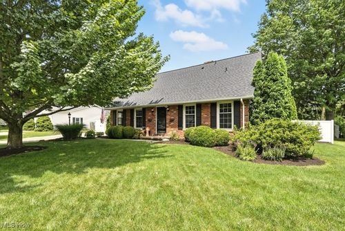 925 Damon Dr, Medina, OH, 44256-2011 | Card Image