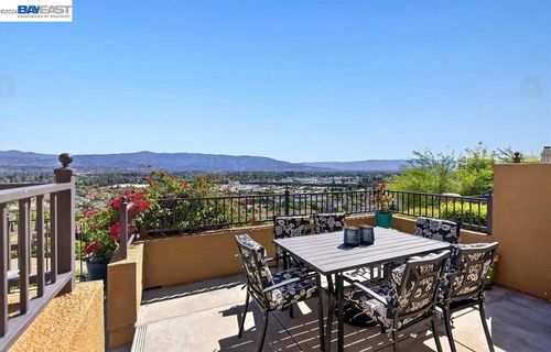 352 Casselino Dr, San Jose, CA, 95136-4808 | Card Image
