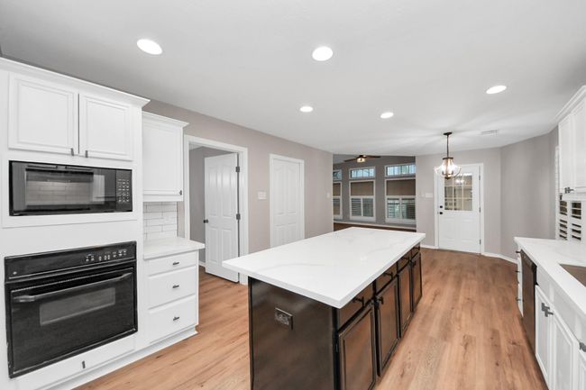 1410 Long View Dr, House other with 5 bedrooms, 4 bathrooms and 3 parking in Pearland TX | Image 14