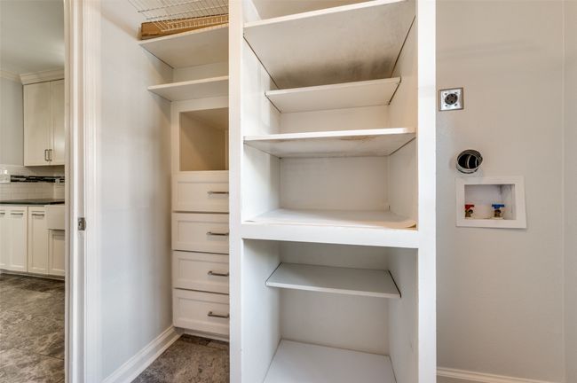 Mudroom with stacked washer dryer hook up | Image 13