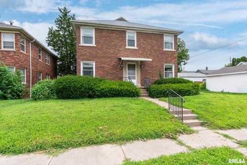 320-320 W Hayes St, Davenport, IA, 52803-1423 | Card Image