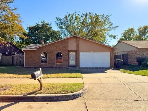 1233 Steinburg Ln, Fort Worth, TX, 76134-3403 | Card Image