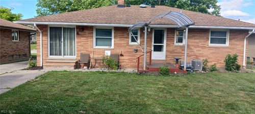 6894 Lalemant Dr, Parma, OH, 44129-5402 | Card Image