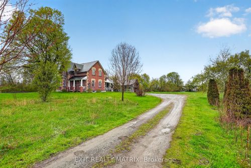 7499 Bank St, Metcalfe, ON, K0A2P0 | Card Image