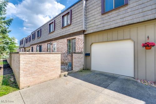 879 Tollis Pkwy, Broadview Heights, OH, 44147-1834 | Card Image