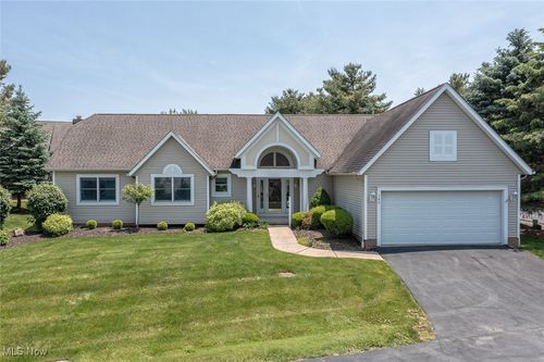 140 Bay Hill Dr, Wadsworth, OH, 44281-8256 | Card Image