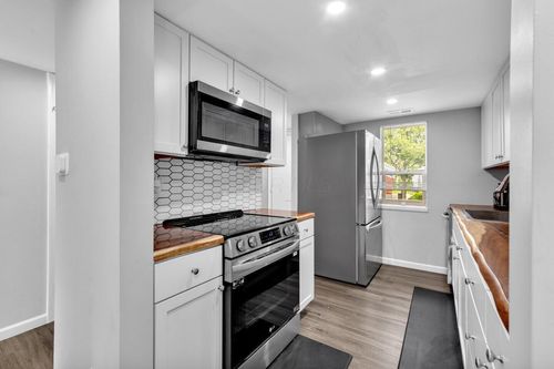 b-1030 Galliton Ct, Columbus, OH, 43220-3561 | Card Image