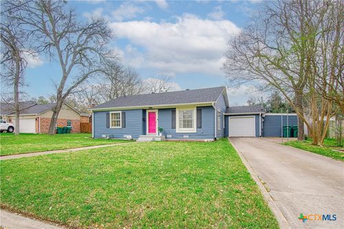 417 E 14th Ave, Belton, TX, 76513-2225 | Card Image