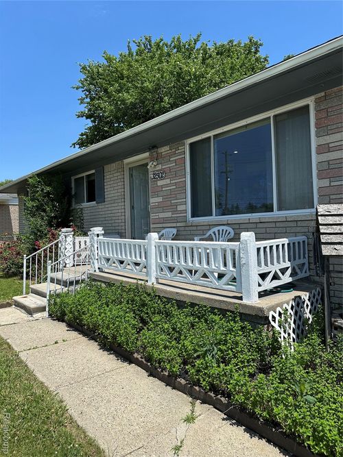 32302 Ryan Rd, Warren, MI, 48092-4344 | Card Image