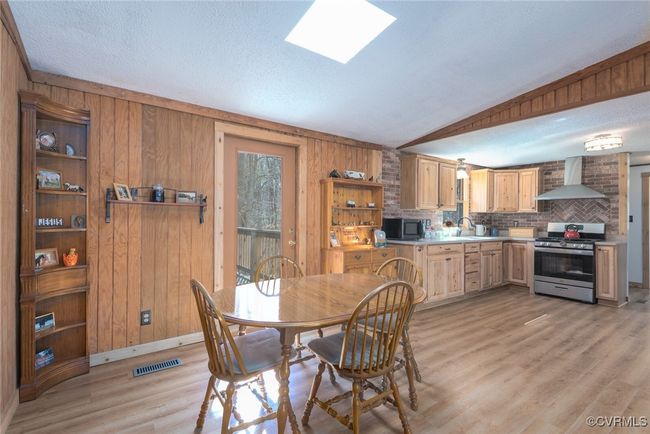 1316 General Puller Hwy, House other with 3 bedrooms, 2 bathrooms and null parking in Saluda VA | Image 9