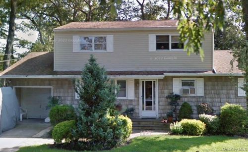 486 Silver St, West Babylon, NY, 11704-4010 | Card Image