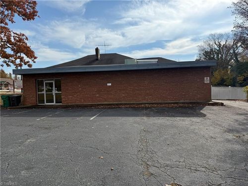 301 Sunset Dr, High Point, NC, 27262-3838 | Card Image