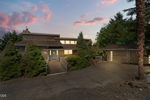 1459 Highcrest Dr, Medford, OR, 97504-9315 | Card Image