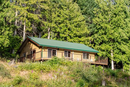 5574 Hooson Rd, Pender Island, BC, V0N2M1 | Card Image
