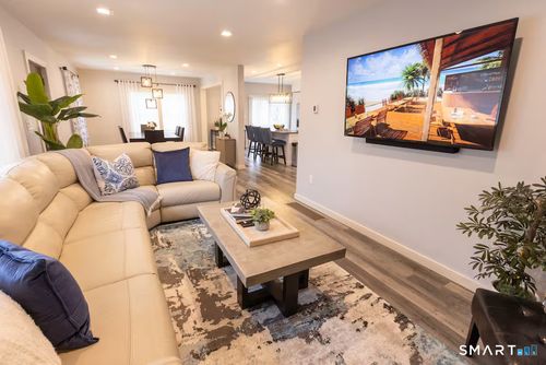 120 Stuyvesant Ave, New Haven, CT, 06512-3621 | Card Image