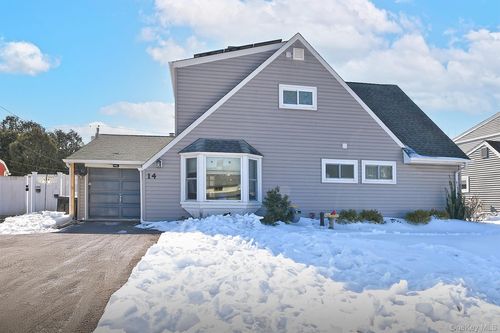 14 Thimble Ln, Hicksville, NY, 11801-6237 | Card Image