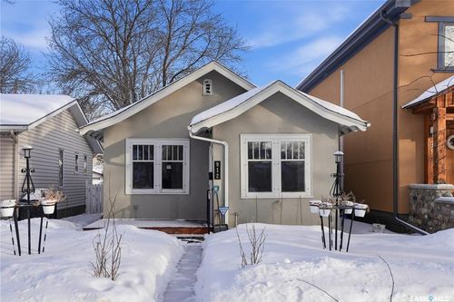 912 5th Ave N, Saskatoon, SK, S7K2S1 | Card Image