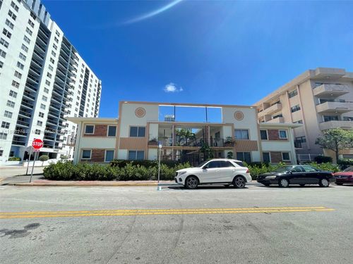 apt-206-6895 Byron Ave, Miami Beach, FL, 33141-3832 | Card Image