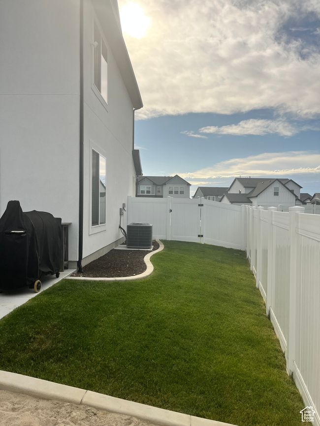 View of yard featuring cooling unit | Image 33