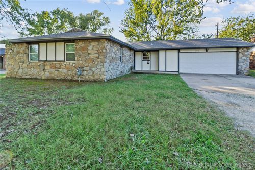 1116 N 15th St, Collinsville, OK, 74021-1804 | Card Image